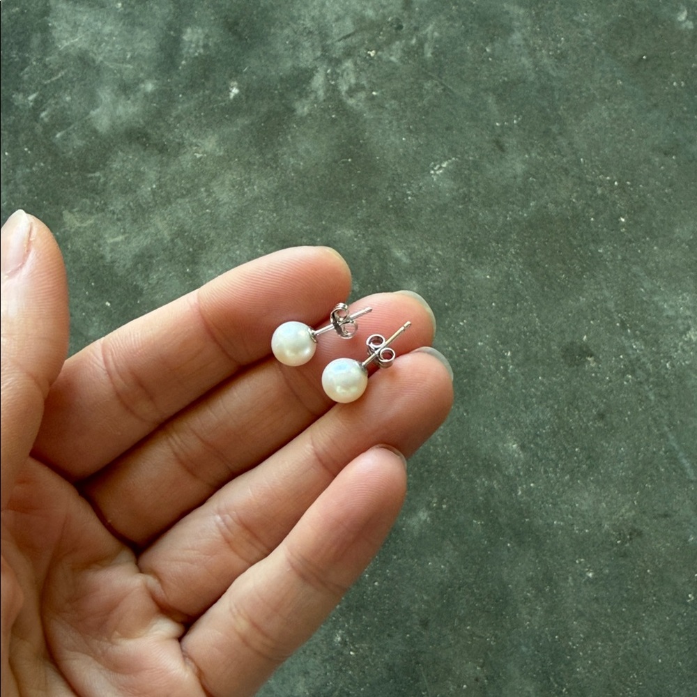 Real Pearl Stud Earrings - Picture 8 of 8